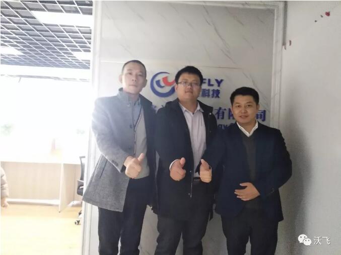 杏彩体育网
科技总经理合影